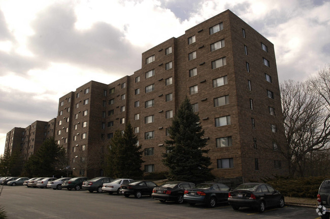 Building Photo - Towers of Edgewater