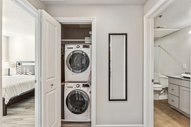 Building Photo - 5 S 500 W