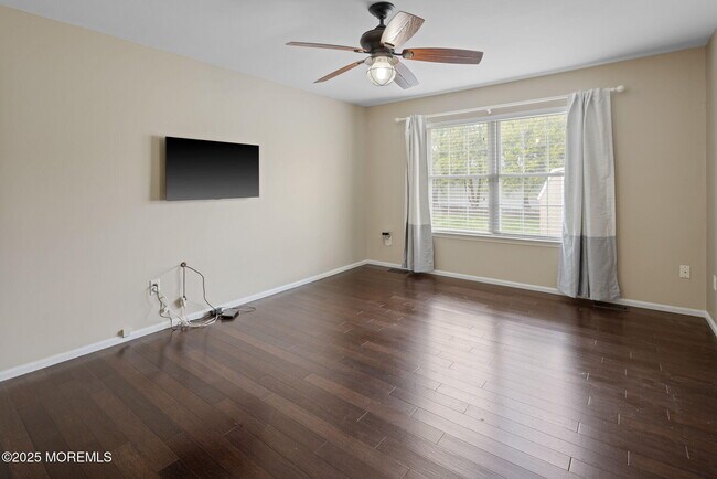 Building Photo - 148 Mizzen Ave