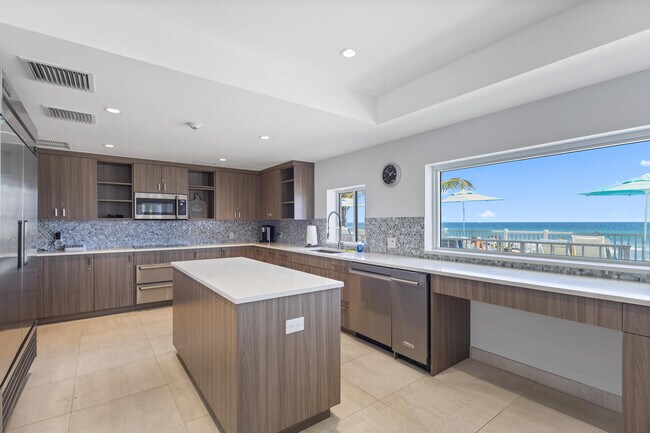 Building Photo - 4740 S Ocean Blvd