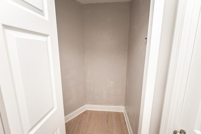 Building Photo - 1933 Commonwealth Ave