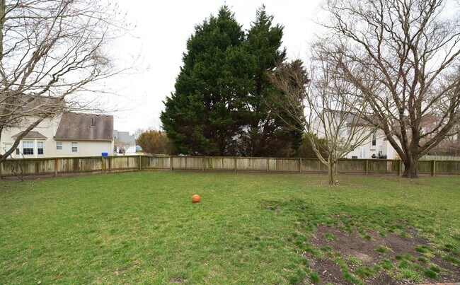 Building Photo - Quiet Cul-de -sac