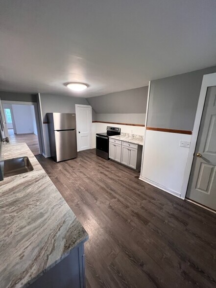 Building Photo - 21 Pearl St