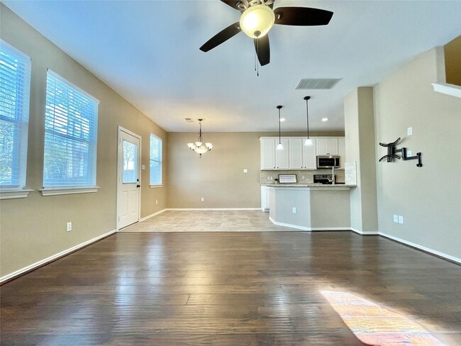 Building Photo - 19 Blue Creek Pl