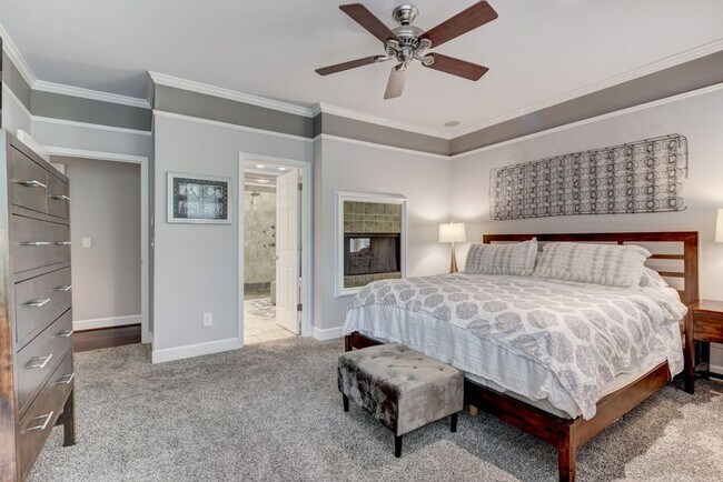 Building Photo - Beautiful home in the Woodlands