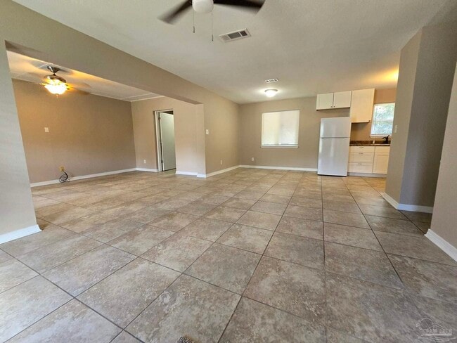 Building Photo - 6202 Fairview Dr