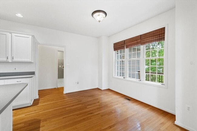 Building Photo - 4107 Lakeview Pkwy
