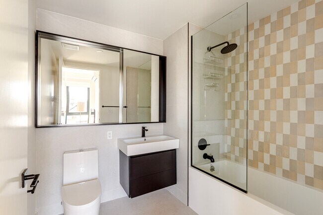 Building Photo - 130 Hope St