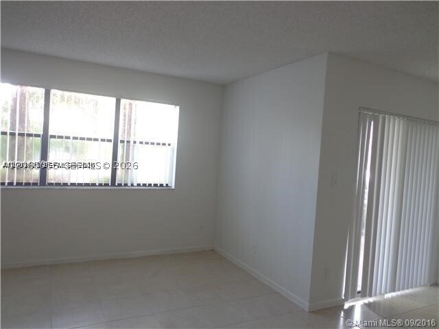 Building Photo - 540 S Park Rd