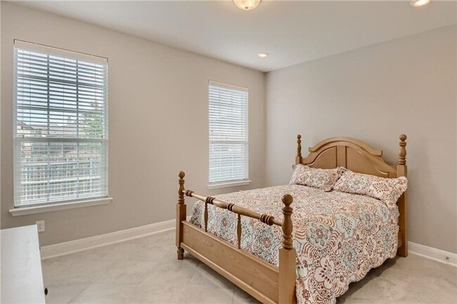 Building Photo - 303 White River Dr