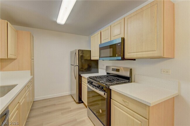 Building Photo - 8250 N Grand Canyon Dr