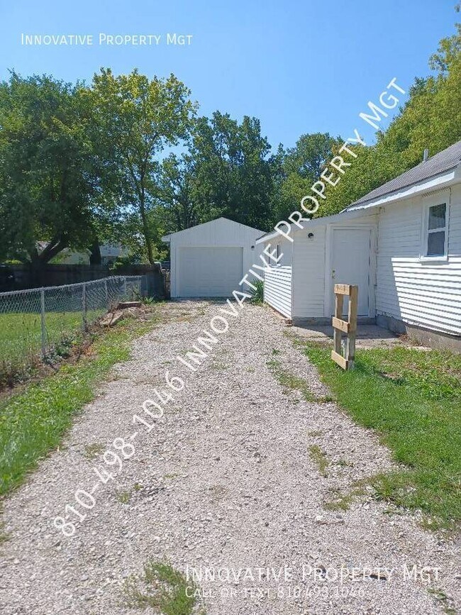 Building Photo - 1133 W Buder Ave