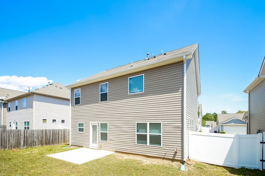 Building Photo - 88 High Point Way