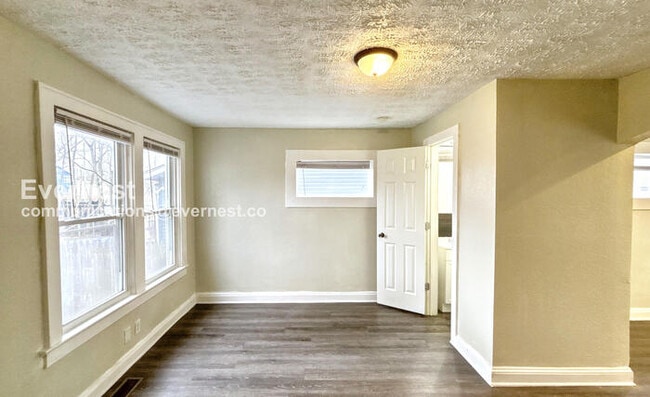 Building Photo - 1098 E 17th Ave