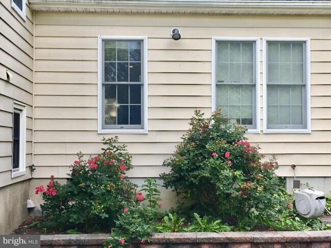 Building Photo - 328 Dodds Ln