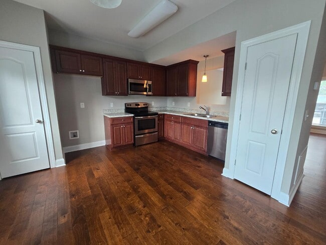 Building Photo - 729 Cobblestone Dr