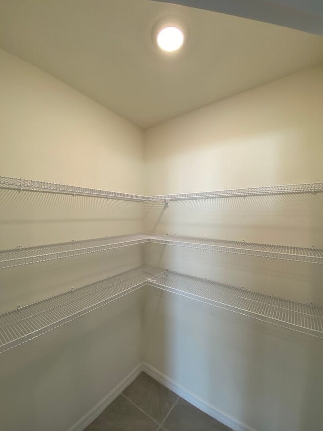 Building Photo - Avalon Woods 4/3/2 ***WON'T LAST***