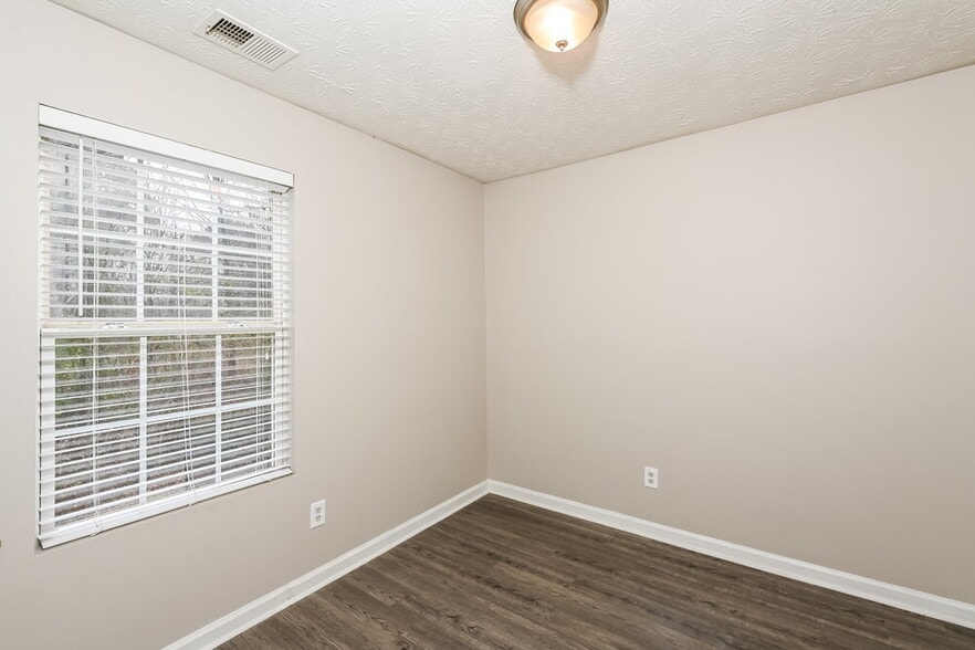 Building Photo - 10139 Jefferson Village Dr SW