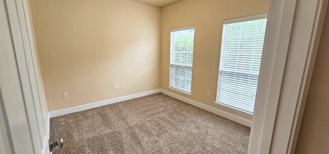 Building Photo - 181 Water Oaks Loop