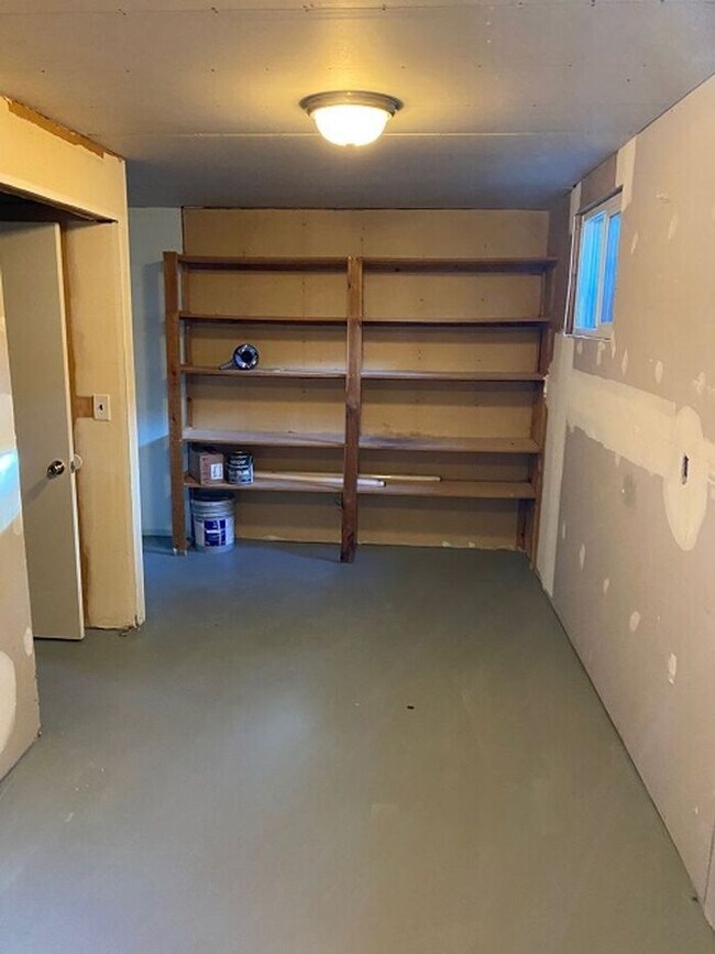 Building Photo - West Valley Nice 4 bed 2 bath Family Home