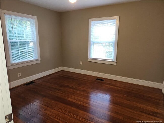 Building Photo - 225 Pinecrest Dr