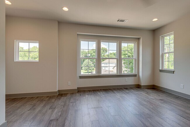Building Photo - West Nashville Townhome