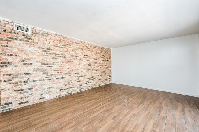Building Photo - 7510 Shadyvilla Ln