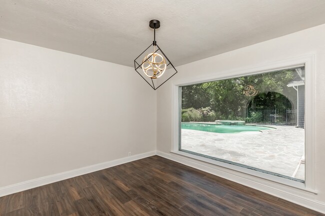 Building Photo - 118 N Caldwood Dr