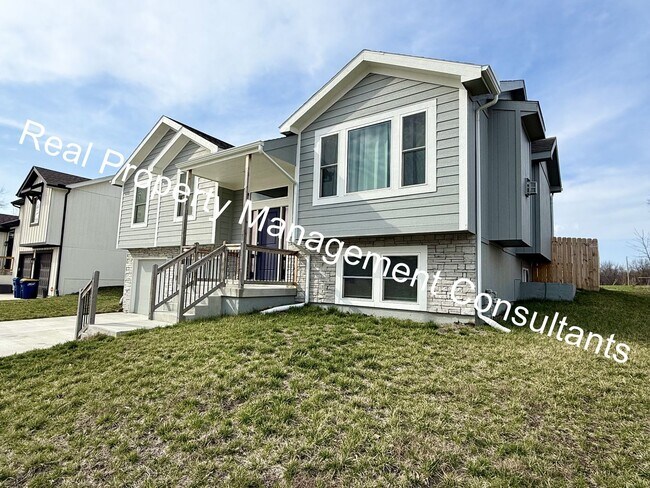 Building Photo - $500 off Move In Special on 4-bedroom, 3-b...