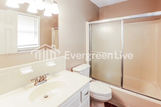 Building Photo - 1221 Milwaukee St