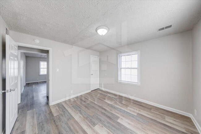 Building Photo - 2854 S Keystone Ave