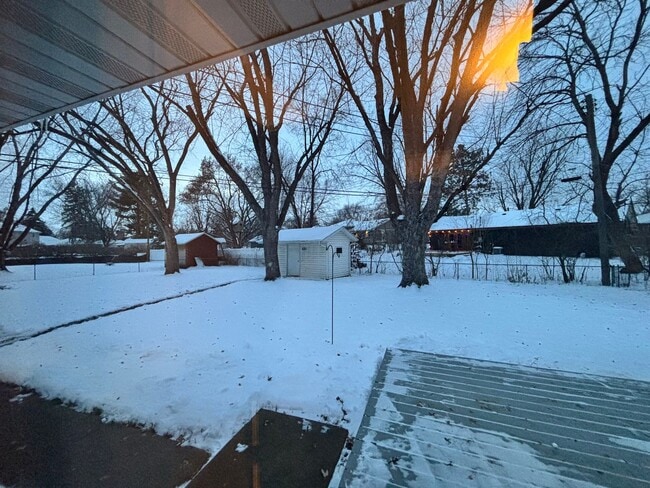 Building Photo - Rare, Must See Rambler in Cottage Grove