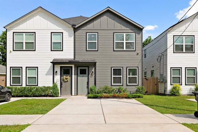 Building Photo - 5544 Shreveport Blvd