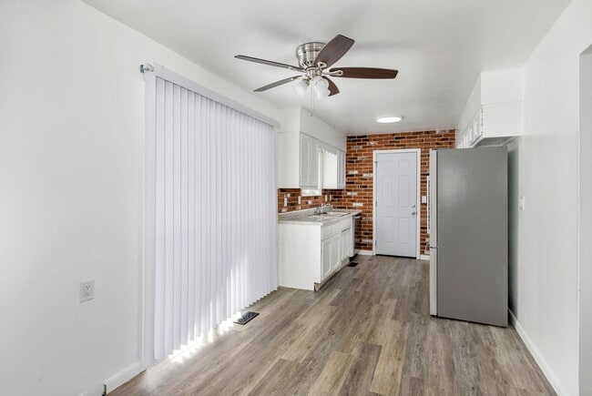 Building Photo - Newly Renovated