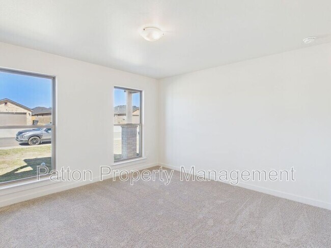 Building Photo - 3007 Farmyard Dr