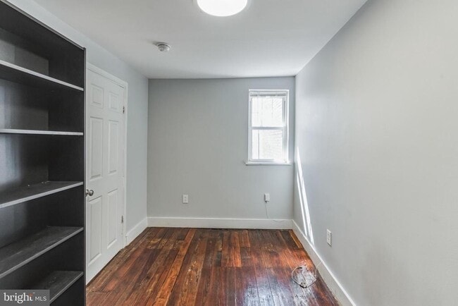 Building Photo - 1514 S Mole St