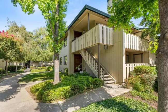 Building Photo - 1538 Alma Ter