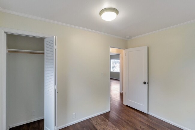 Building Photo - Great 2bd 1ba Cottage in Wedgwood