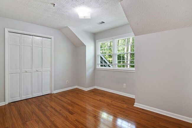 Building Photo - 1445 Oakridge Cir