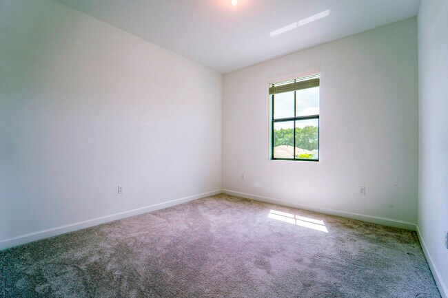 Building Photo - 537 SE Fascino Cir