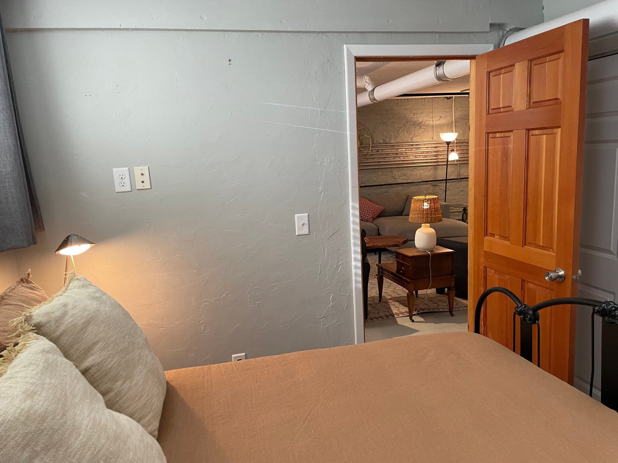 Building Photo - 418 W Callender St