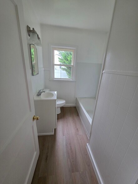Building Photo - 651 Plater St