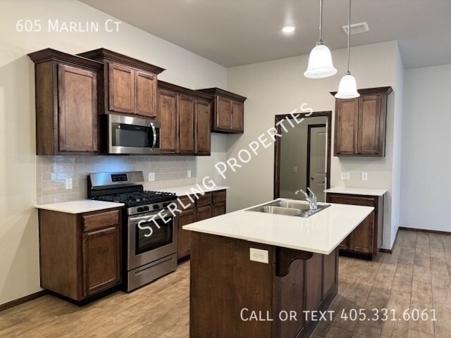 Building Photo - 605 Marlin Ct