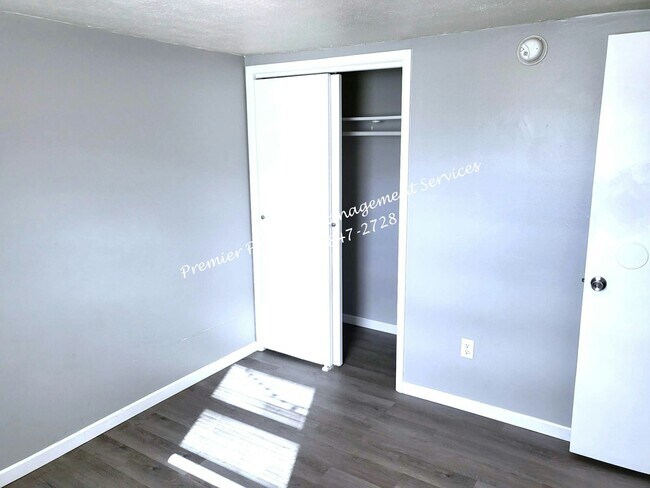 Building Photo - 536 Center Grange Rd