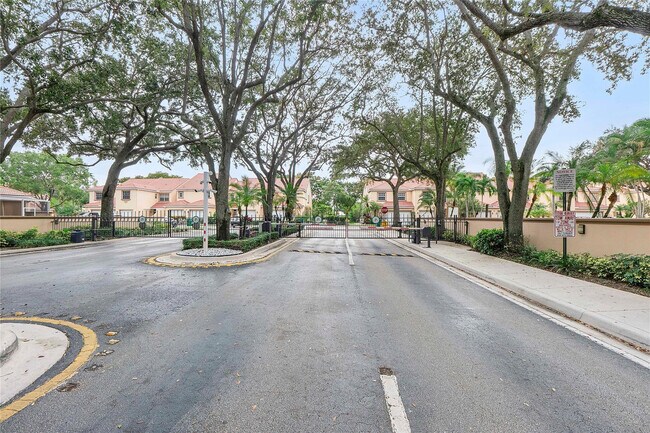 Building Photo - 9664 Royal Palm Blvd