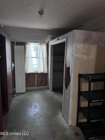 Building Photo - 2700 Pine Ave