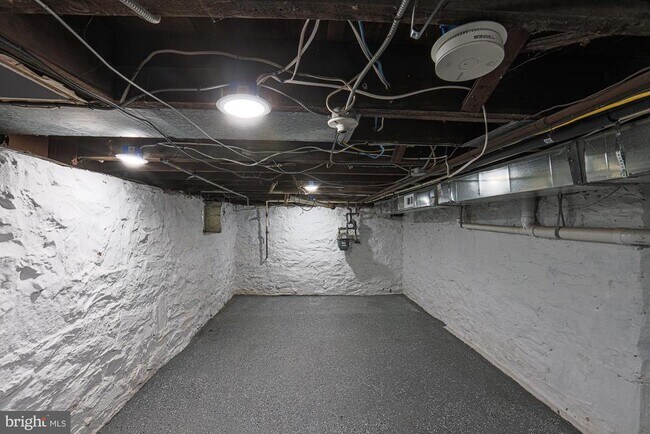 Building Photo - 9 Glenmore Ave