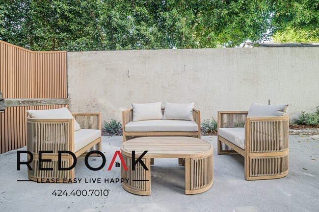 Building Photo - 4651 Cahuenga Blvd