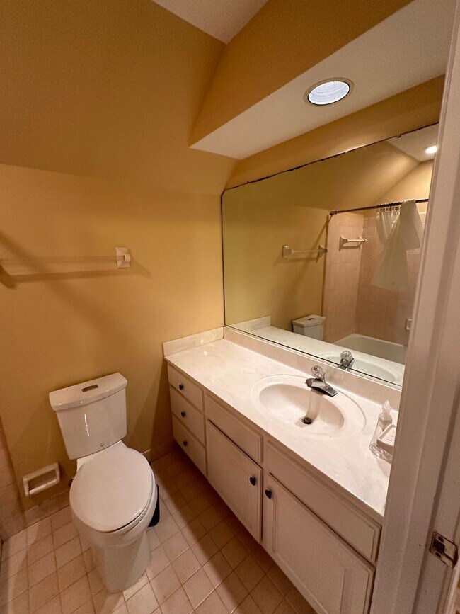 Building Photo - **West Durham 5bd / 3.5ba Oasis**