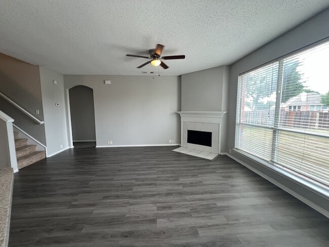 Building Photo - 2805 Crater Lake Ln